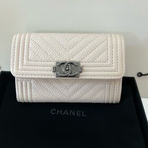 CHANNEL card holder